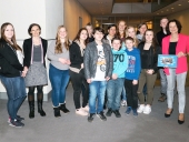Neun Kinder und Jugendlichen besuchen am 20.3.3017 in Berlin den Bundestag.
